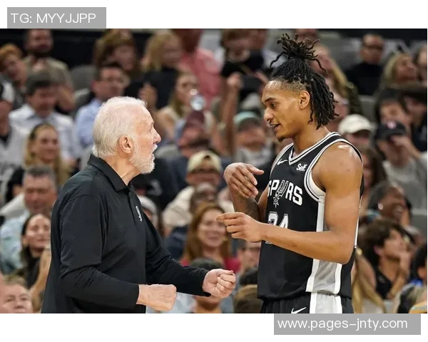 马刺半场领先太阳7分福克斯表现出色狄龙和布克状态起伏 马刺半场领先太阳7分福克斯表现出色狄龙和布克状态起伏