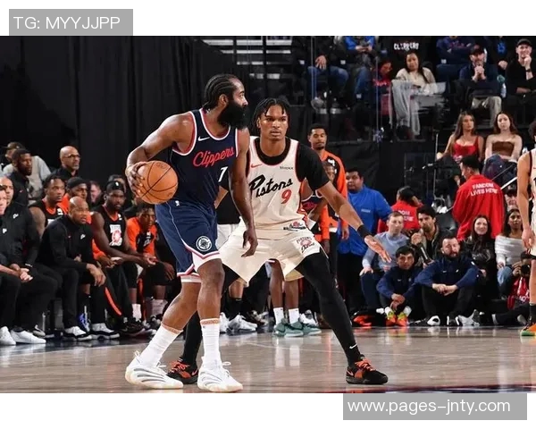 哈登坦言队友表现出色时内心矛盾既想助攻又想让他继续发挥 哈登坦言队友表现出色时内心矛盾既想助攻又想让他继续发挥