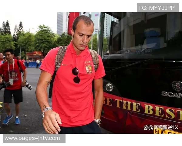 莱万回忆被前国家队主帅剥夺队长袖标时的震惊反应让我从椅子上摔了下来